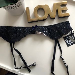 Victoria’s Secret Garterbelt- M\L